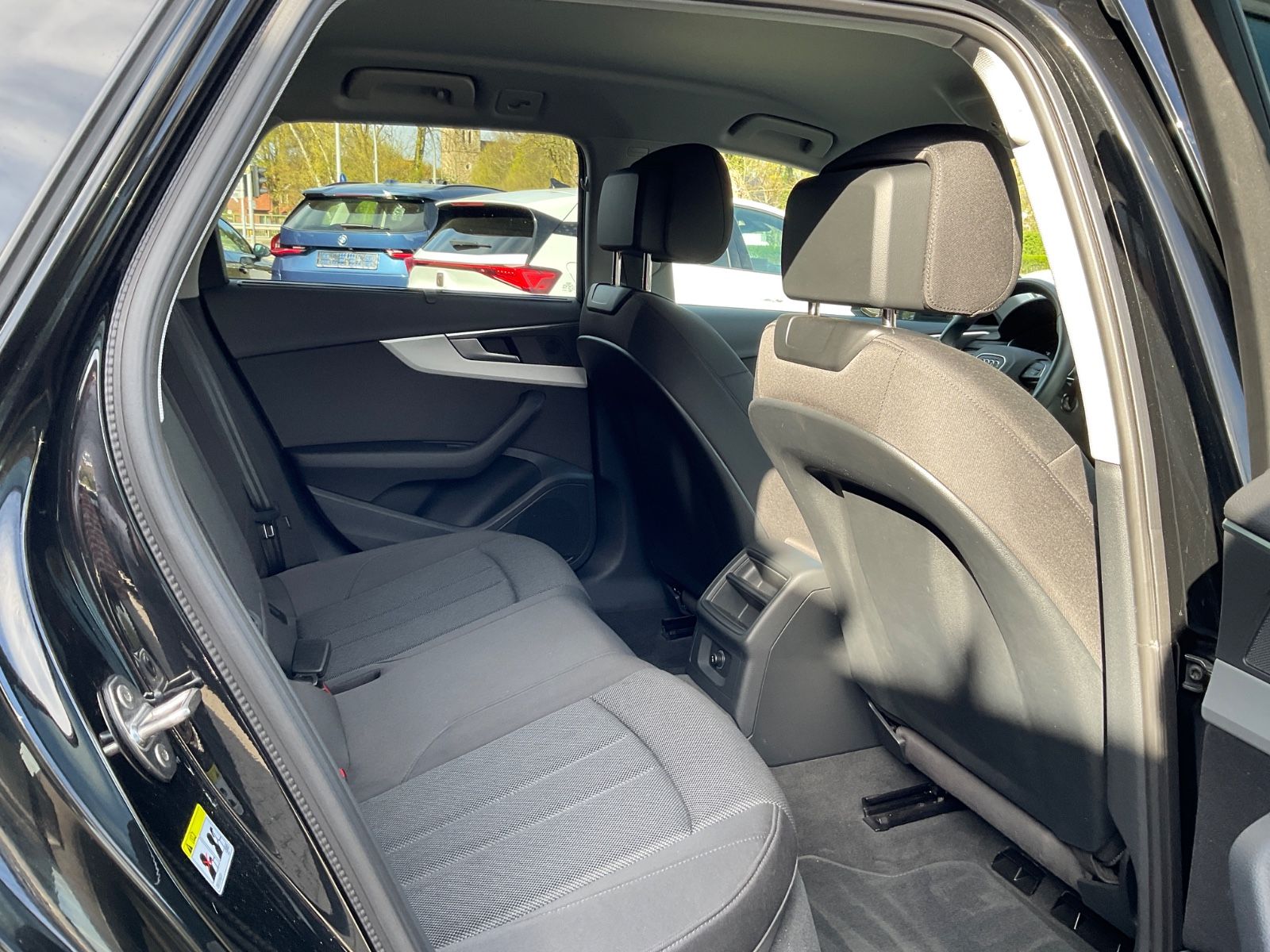 Fahrzeugabbildung Audi A4 35 TDI S tronic Avant,Kamera,Navi,AHK,LED,