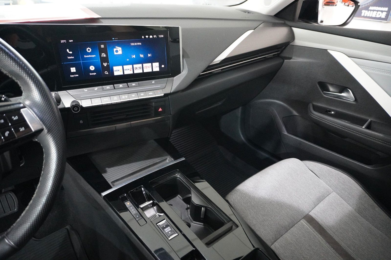 Fahrzeugabbildung Opel Astra L Lim. 1.6 HYBRID ELEGANCE NAVI/LED/KAMERA