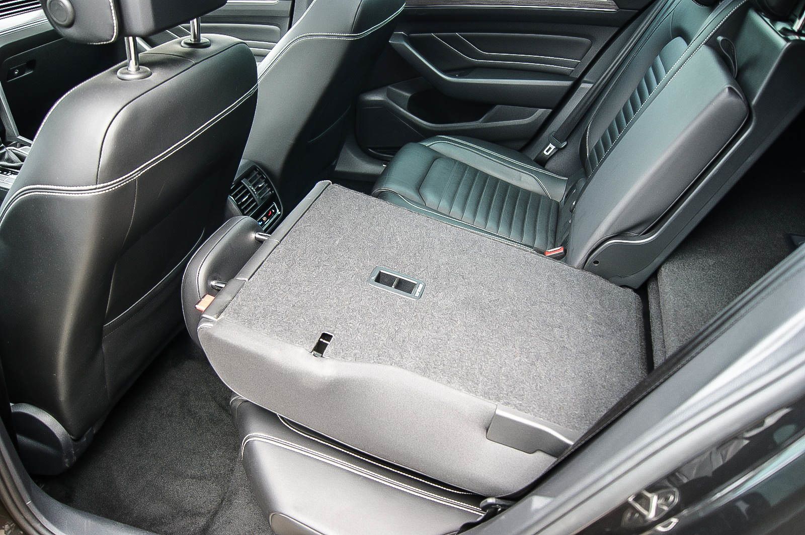 Fahrzeugabbildung Volkswagen Passat Variant 20TDI 4Motion R-Line MATRIX PANO