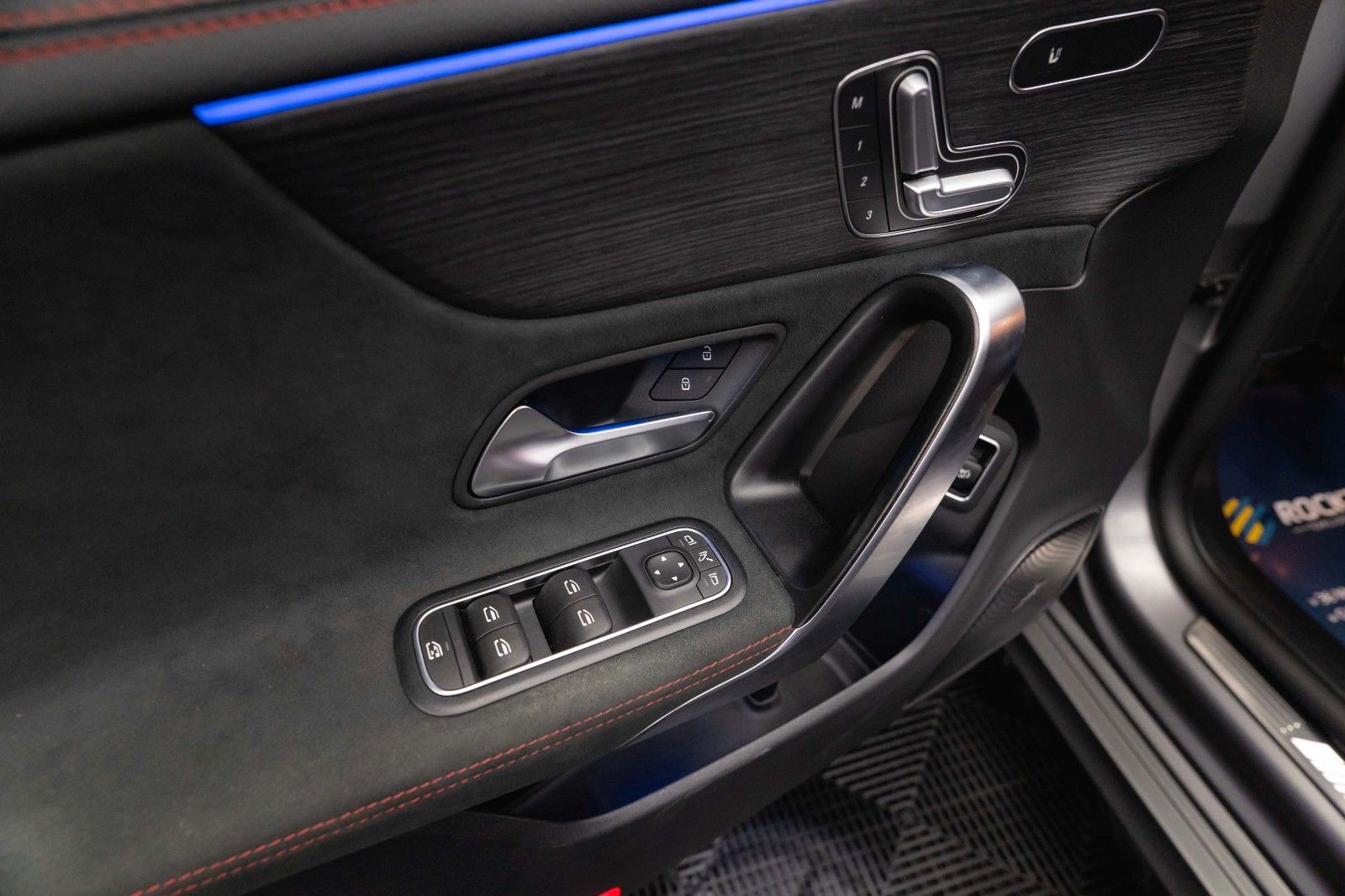 Fahrzeugabbildung Mercedes-Benz CLA 35 AMG 4Matic Performance Night-Paket | Pano