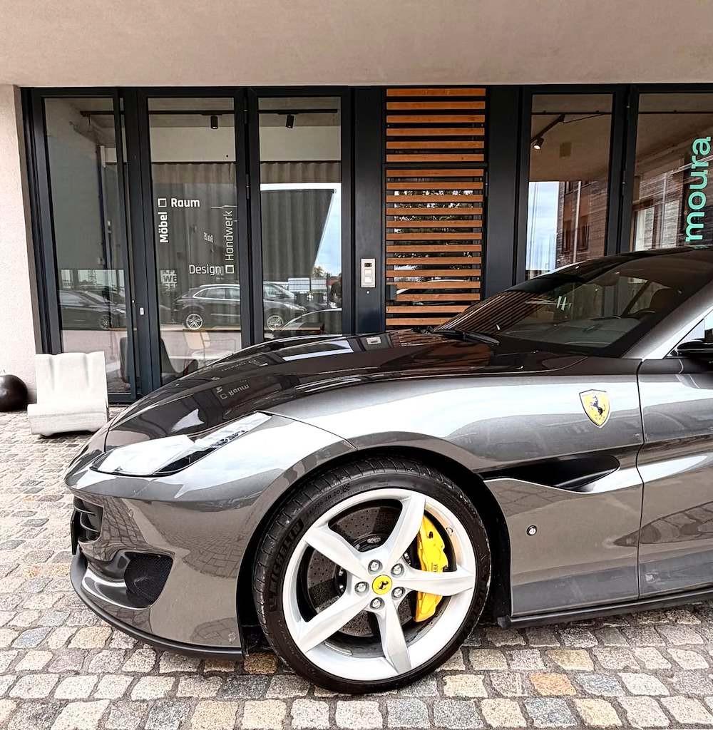 FERRARI PORTOFINO GRIGIO SILVERSTONE