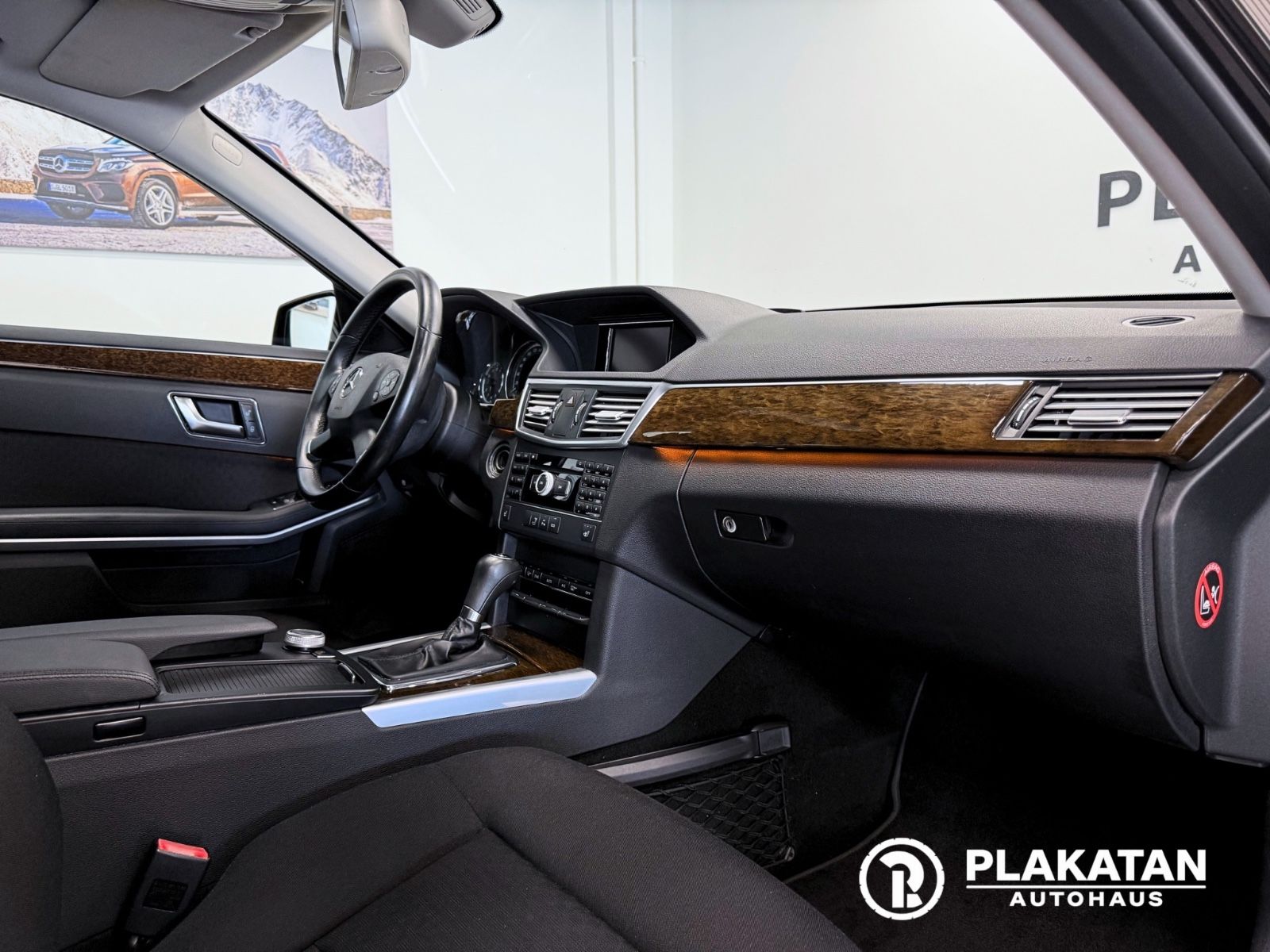 Fahrzeugabbildung Mercedes-Benz E 200 T-Modell Abst-Tempomat Navi MB-Service