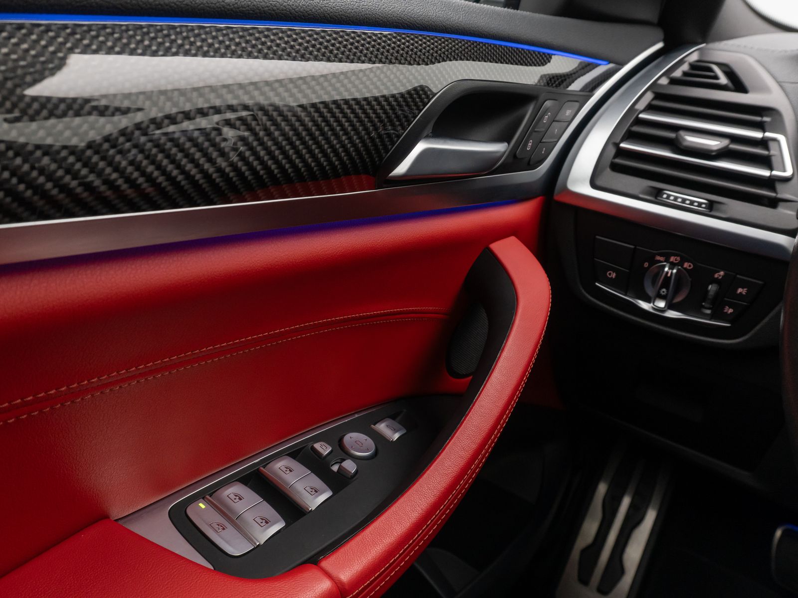 Fahrzeugabbildung BMW X4 M40i Laser360°HUD H/K DAB Panorama AHK 21Zoll