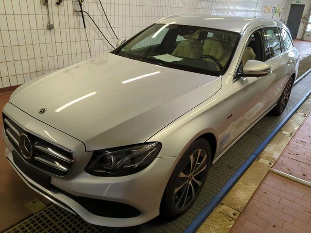 Mercedes-Benz E 300 de AHK*Multibeam*360°*Distro*Comand*DAB