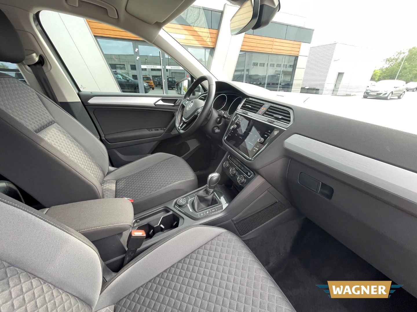 Fahrzeugabbildung Volkswagen Tiguan Comfortline  Automatik 4Motion