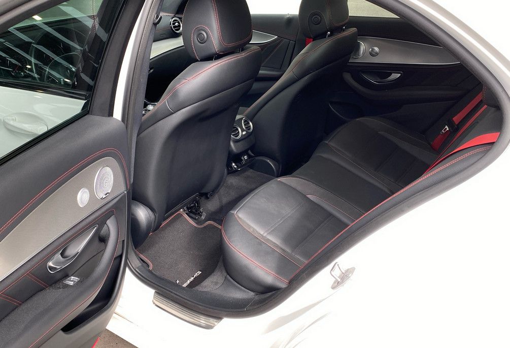 Fahrzeugabbildung Mercedes-Benz E43 AMG 4Matic Limousine Pano Burmeser Night 20"