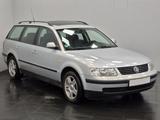 Volkswagen Passat 1.6 Kombi AHK Klima Alufelgen TÜV 10/27 - Volkswagen Passat aus 1998: Kombi