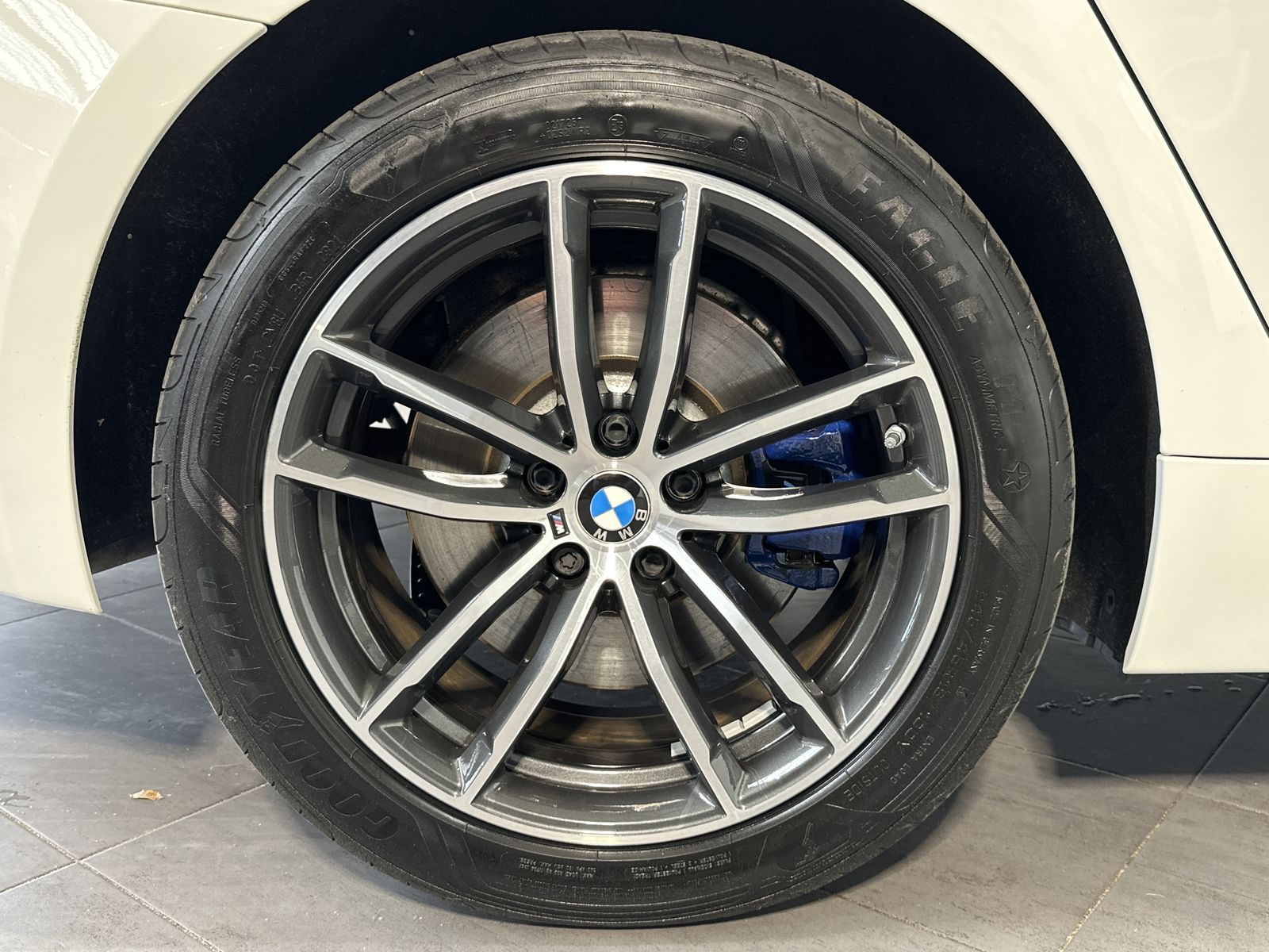 Fahrzeugabbildung BMW 530e Touring M-Sport NAV+LED+ACC+HEAD-UP+360°+VC