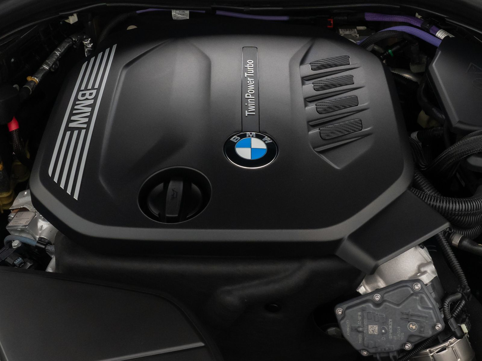 Fahrzeugabbildung BMW 520d Kamera HUD Alarm Panorama DAB Leder Sport