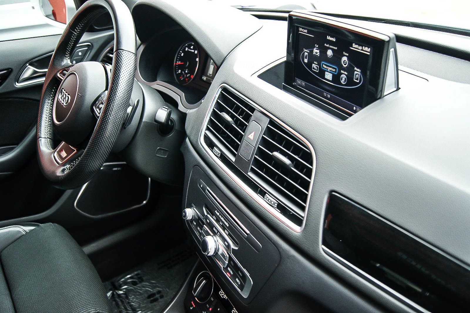 Fahrzeugabbildung Audi Q3 14TSI S-tronic S-LINE PLUS 20-ZOLL PANO BOSE