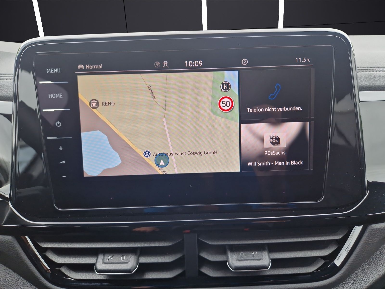 Fahrzeugabbildung Volkswagen T-Roc TSI R-Line DSG IQ.Light ACC SHZ RearView A