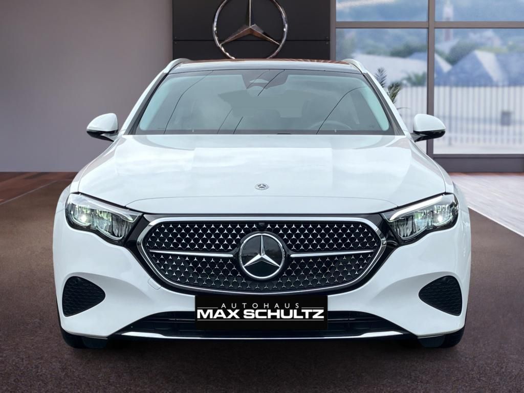 Fahrzeugabbildung Mercedes-Benz E 220 d T AVANTGARDE*AHK*PANO*DISTR*KEYLESS*19Z