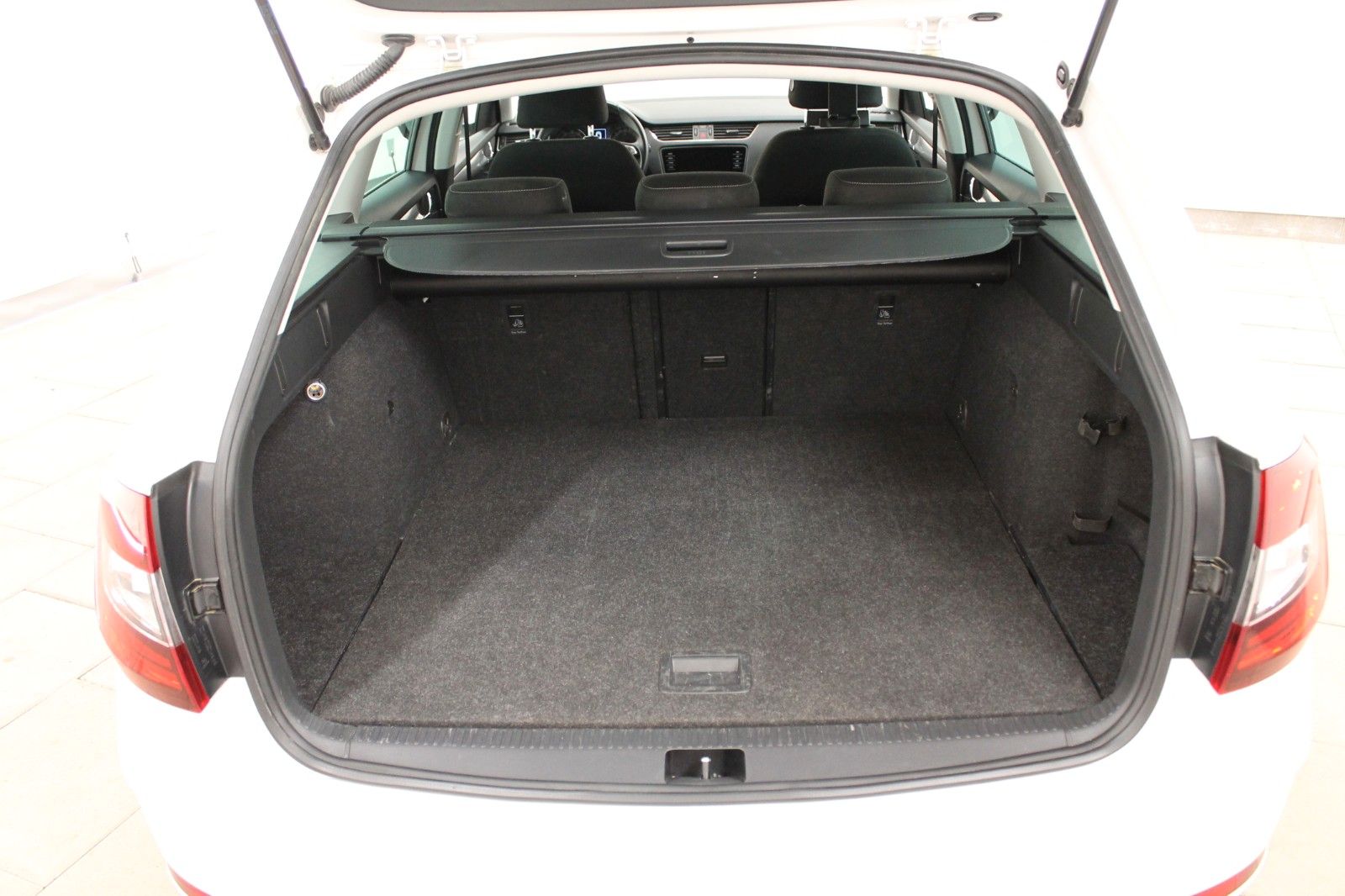 Fahrzeugabbildung SKODA Octavia Combi SOLEIL  1.5 TSI ACT 110 kW