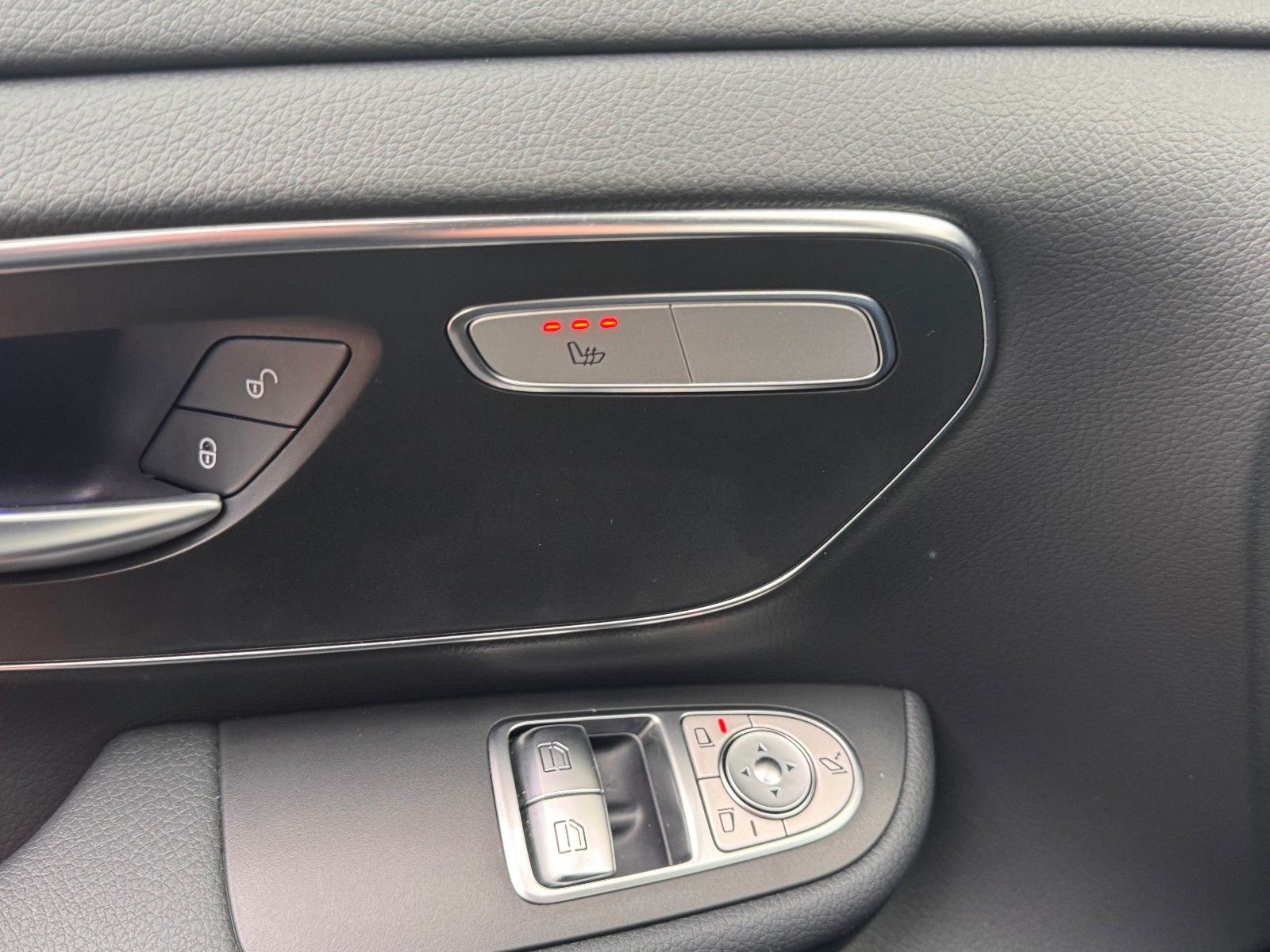 Fahrzeugabbildung Mercedes-Benz V 250 d STYLE el.Tür AHK2,5 DISTRONIC 360Kamera