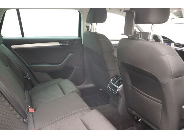 Fahrzeugabbildung SKODA Superb Combi Ambition LED ACC Navi DSG