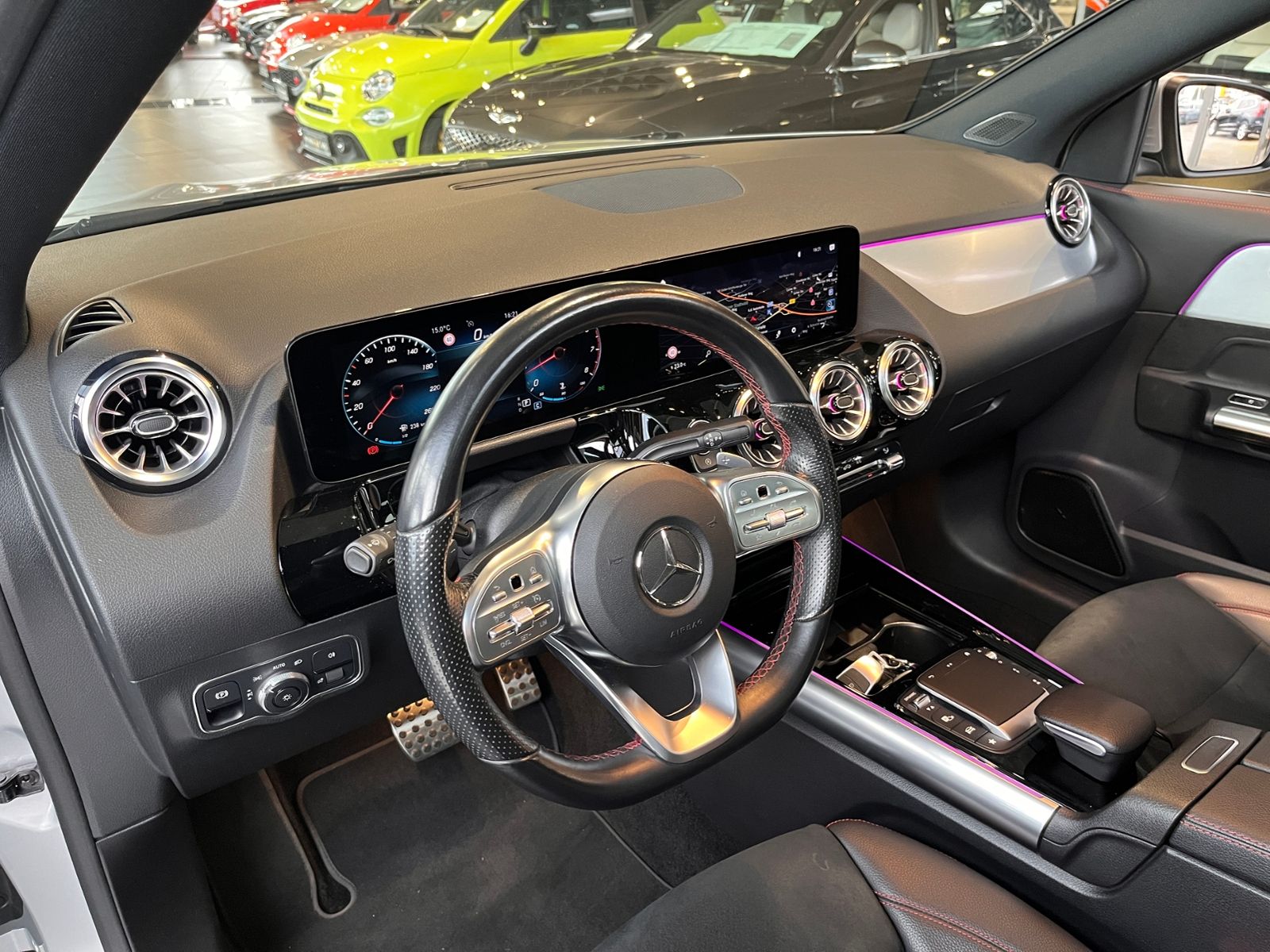 Fahrzeugabbildung Mercedes-Benz GLA 250 4Matic AMG Line PANO LED NAVI