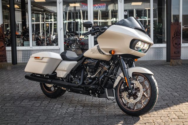 Fahrzeugabbildung Harley-Davidson ROAD GLIDE ST 117 MY23 FLTRXST Jetzt bestellen!