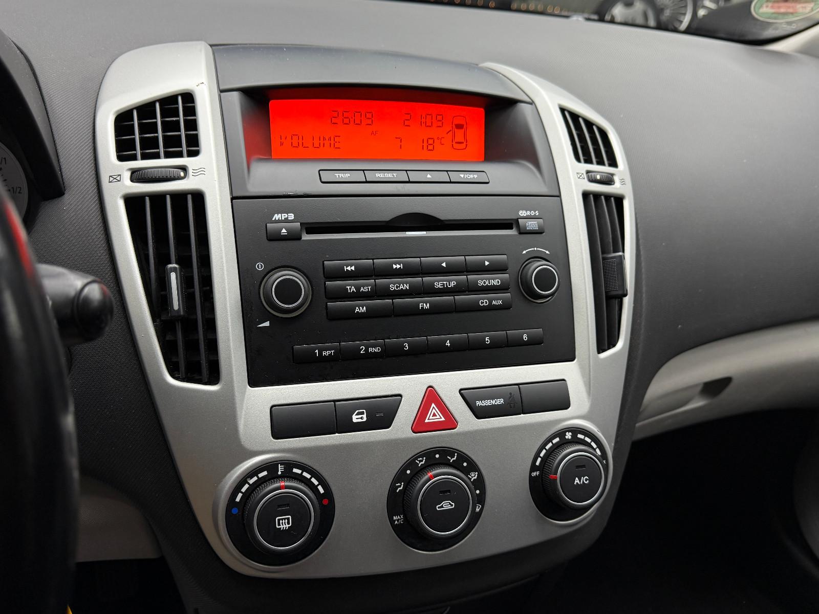 Kia cee'd Sportswagon EX 1.4 / Klimaanlage
