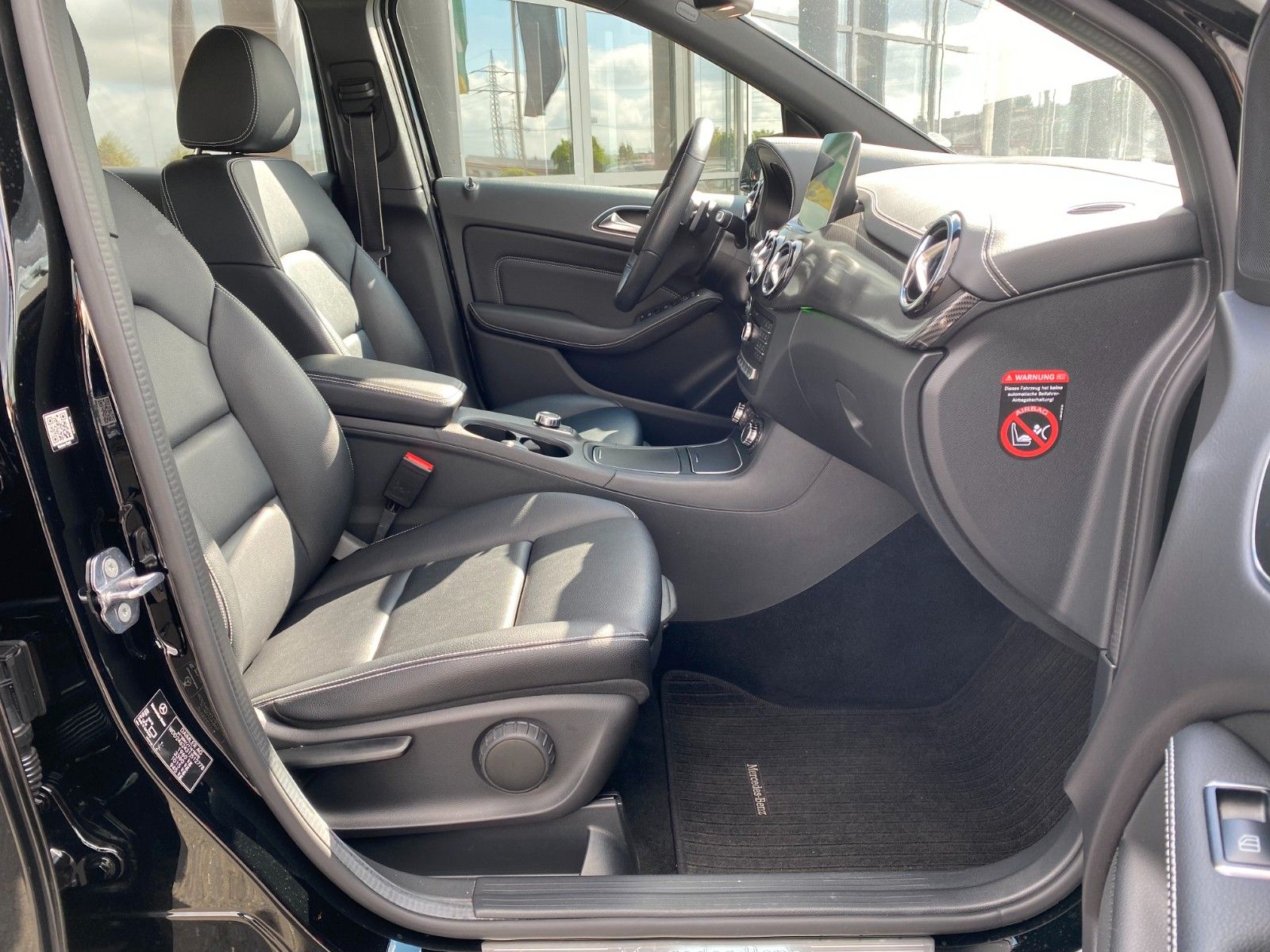 Fahrzeugabbildung Mercedes-Benz B 200 AMG+Leder+RKamera+Ambiente+Sondermodell