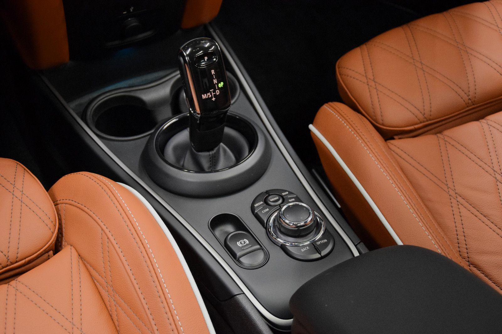 Fahrzeugabbildung MINI Cooper Countryman Yours Trim Pano Leder-braun