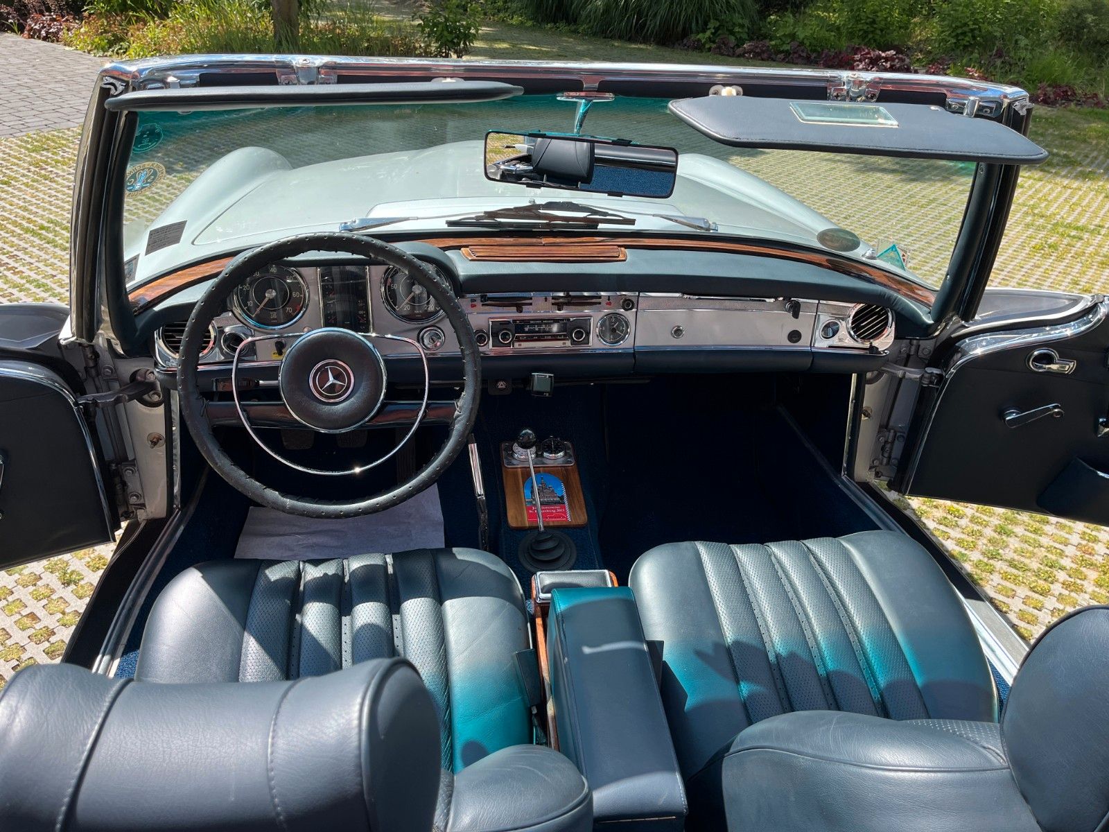 Fahrzeugabbildung Mercedes-Benz 230 SL