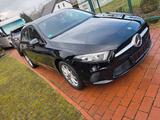Mercedes-Benz A 250 e, 8 Gang Automatic, PDC v u h, LED, Spur - Mercedes-Benz: Automatic