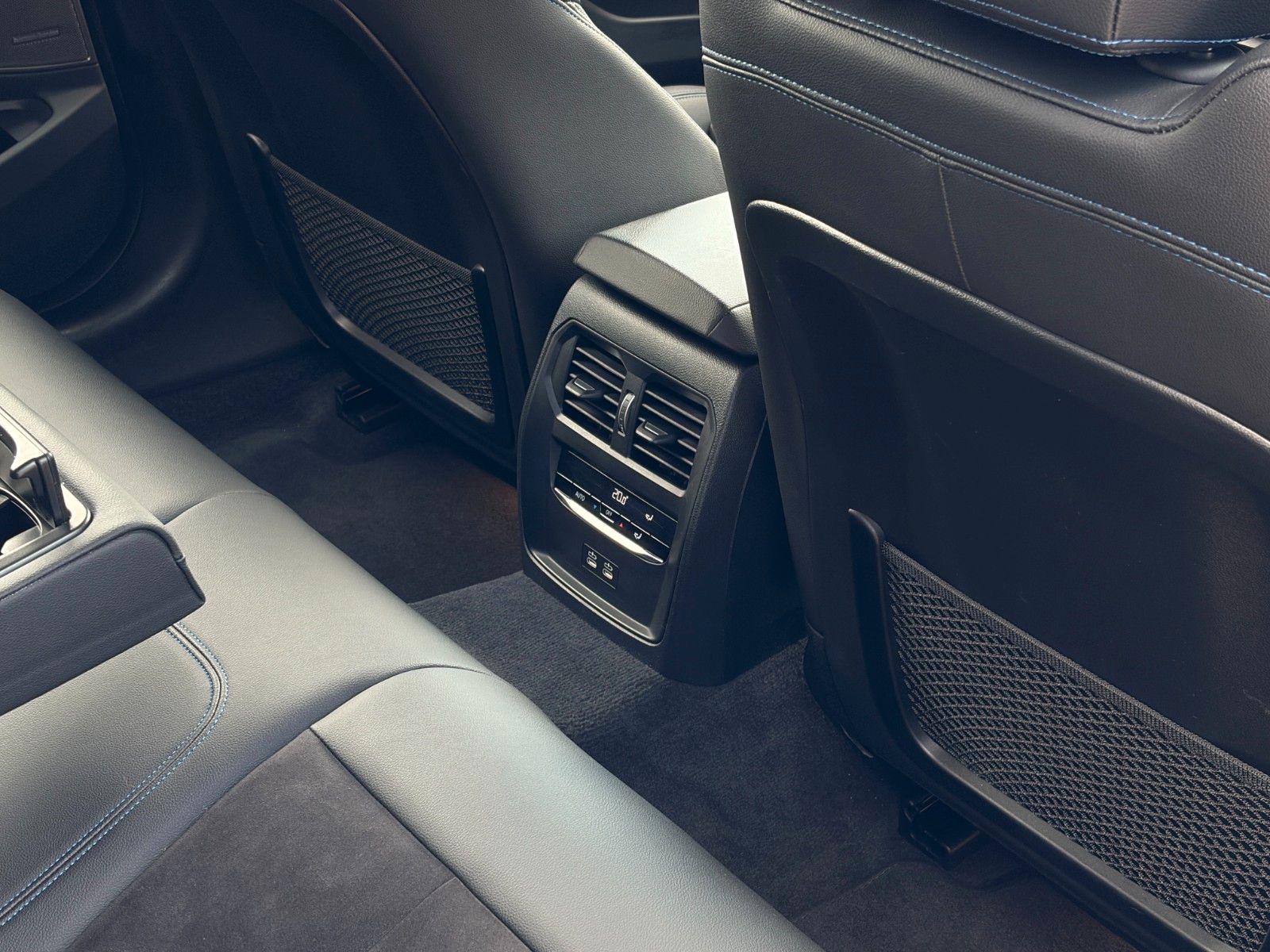 Fahrzeugabbildung BMW 330e Touring M Sport Alcan. Anthra. LC+ AHK H&K