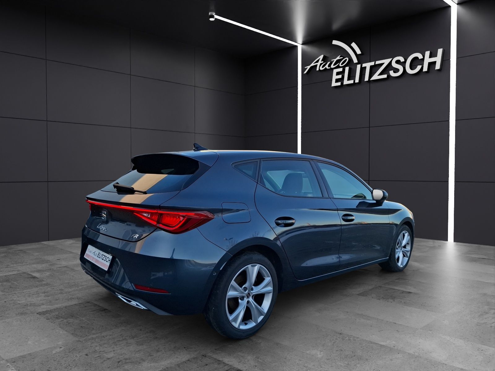Fahrzeugabbildung SEAT Leon TSI FR LED Navi ACC Park-Assist SH