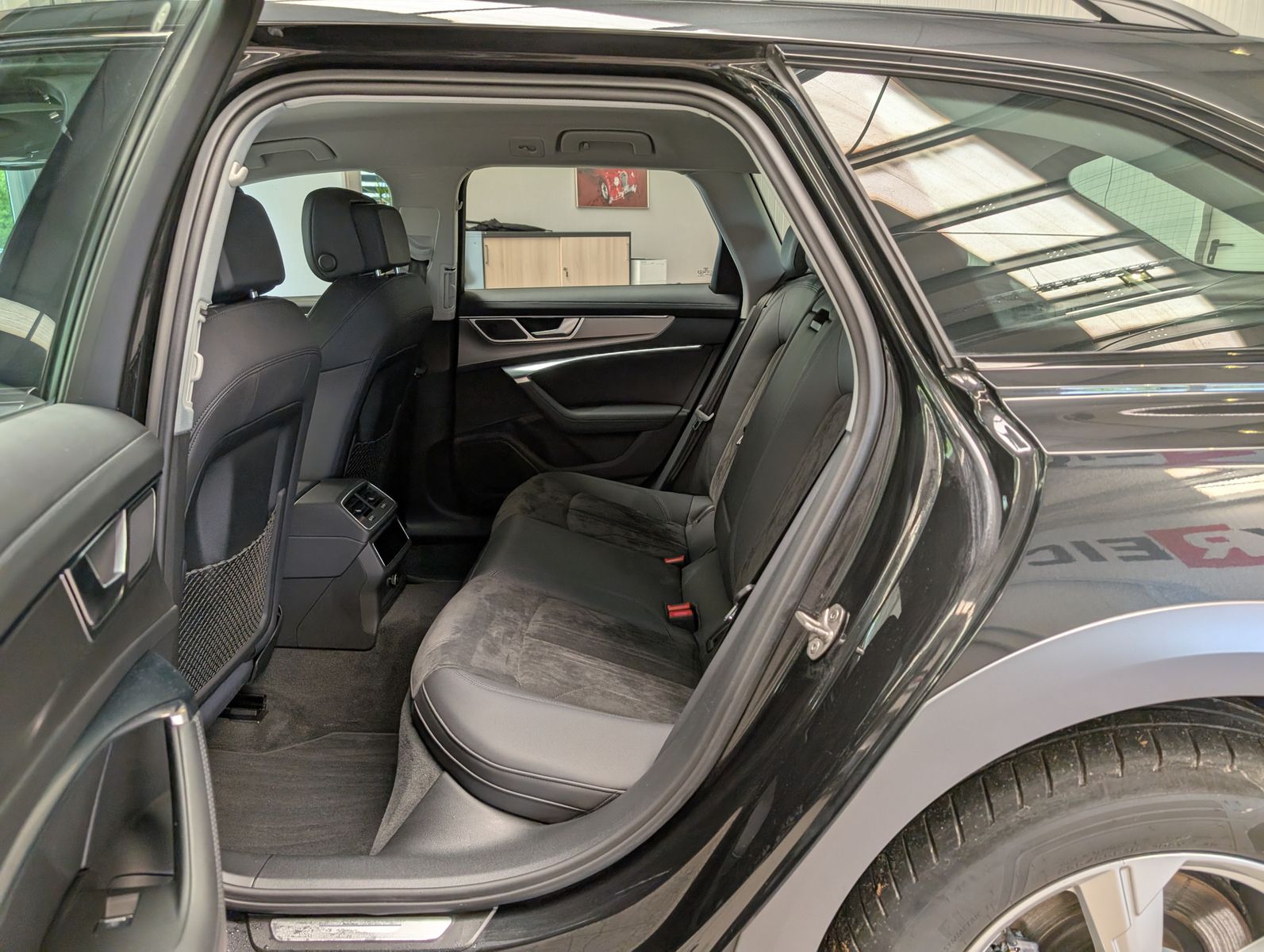 Fahrzeugabbildung Audi A6 Allroad 45 TDI Matrix HUD ACC AHK Luft 360°