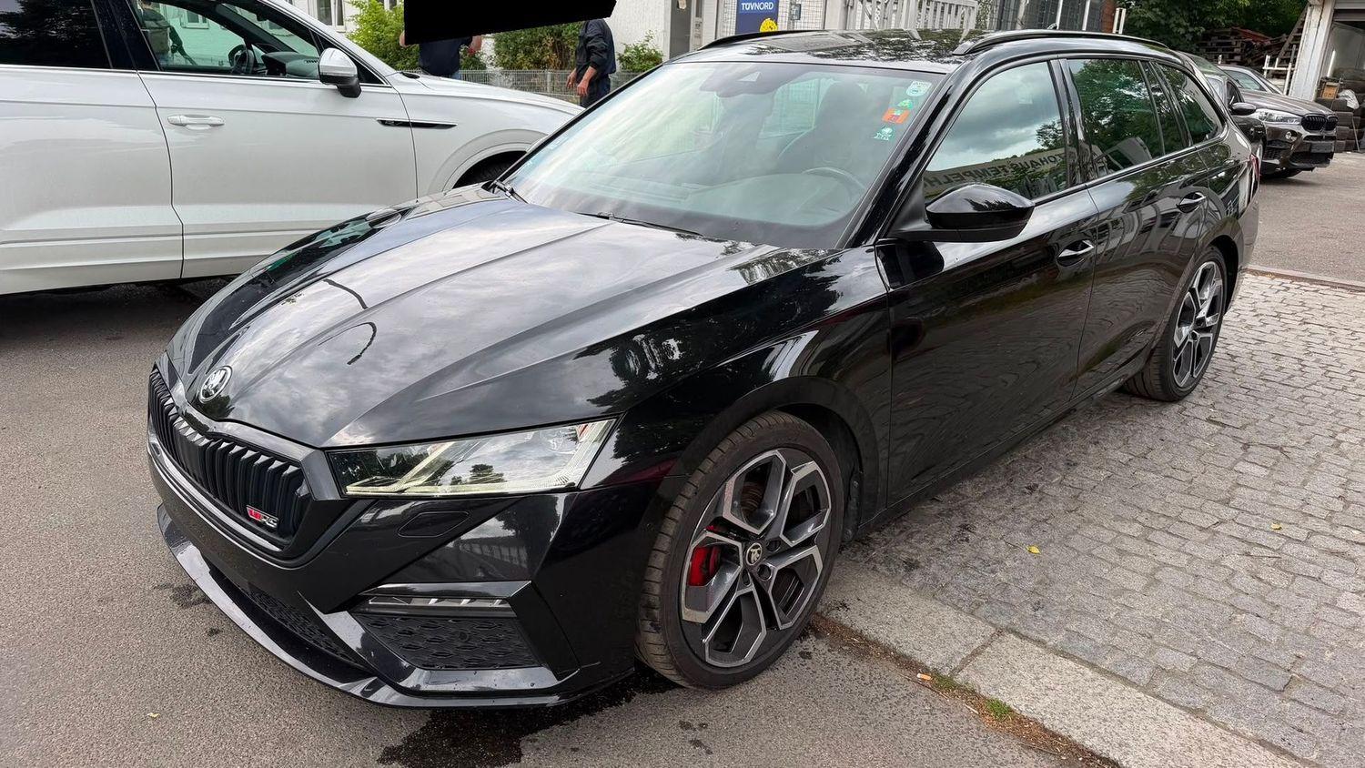 Skoda Octavia 2.0TDi RS Vol-Lane-Side-VLed-DigitalCock