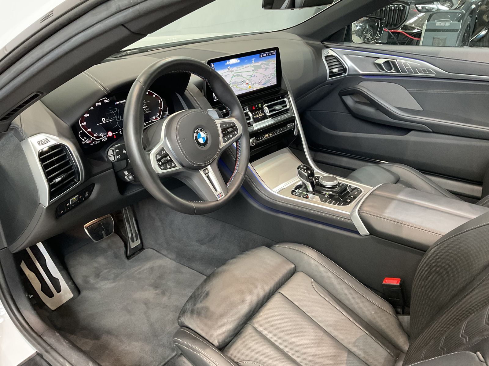 Fahrzeugabbildung BMW M850i xDrive Cabrio Aktivlenkung Laserlicht Nack