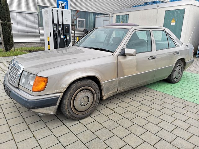 Mercedes-Benz 250 D W124 1.HAND EL.Schiebedach 5 Gang Schaltge