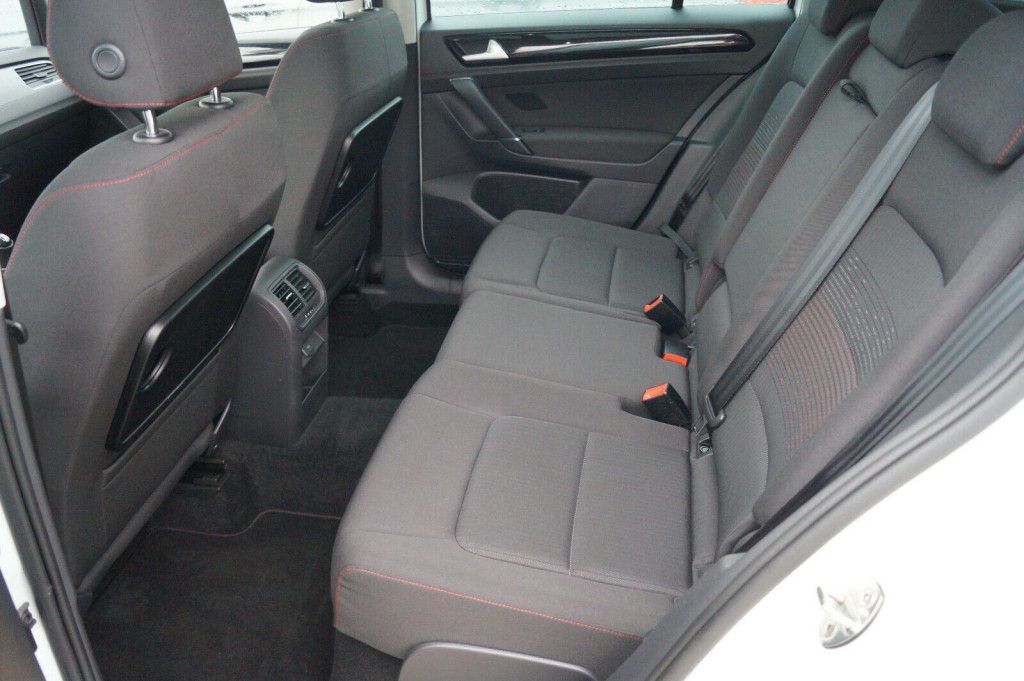 Fahrzeugabbildung Volkswagen GOLF SPORTSVAN VII SOUND BMT*PANORAMA+AHK+NAVI*