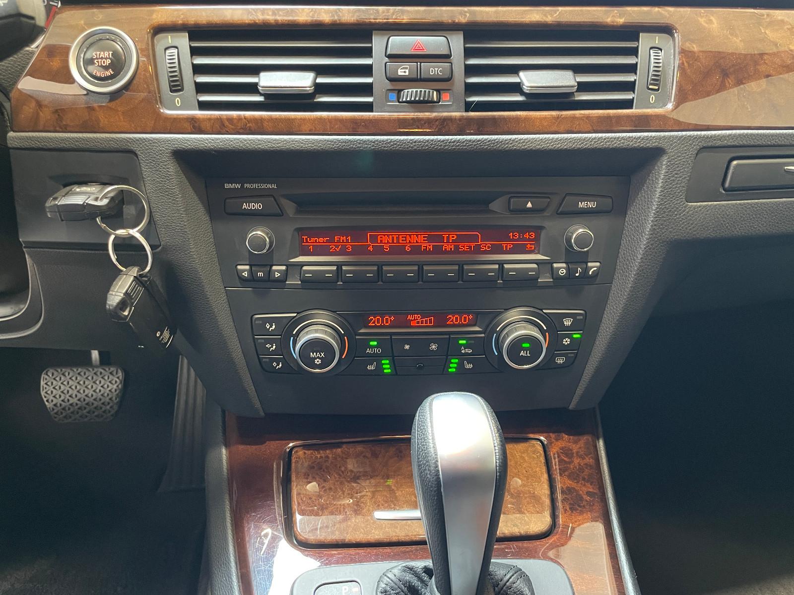 BMW 320 2009 — photo 11