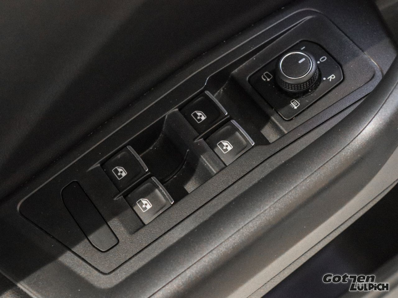 Fahrzeugabbildung Volkswagen T-Roc Cabriolet 1,5TSI R-Line Leder Winter-Paket