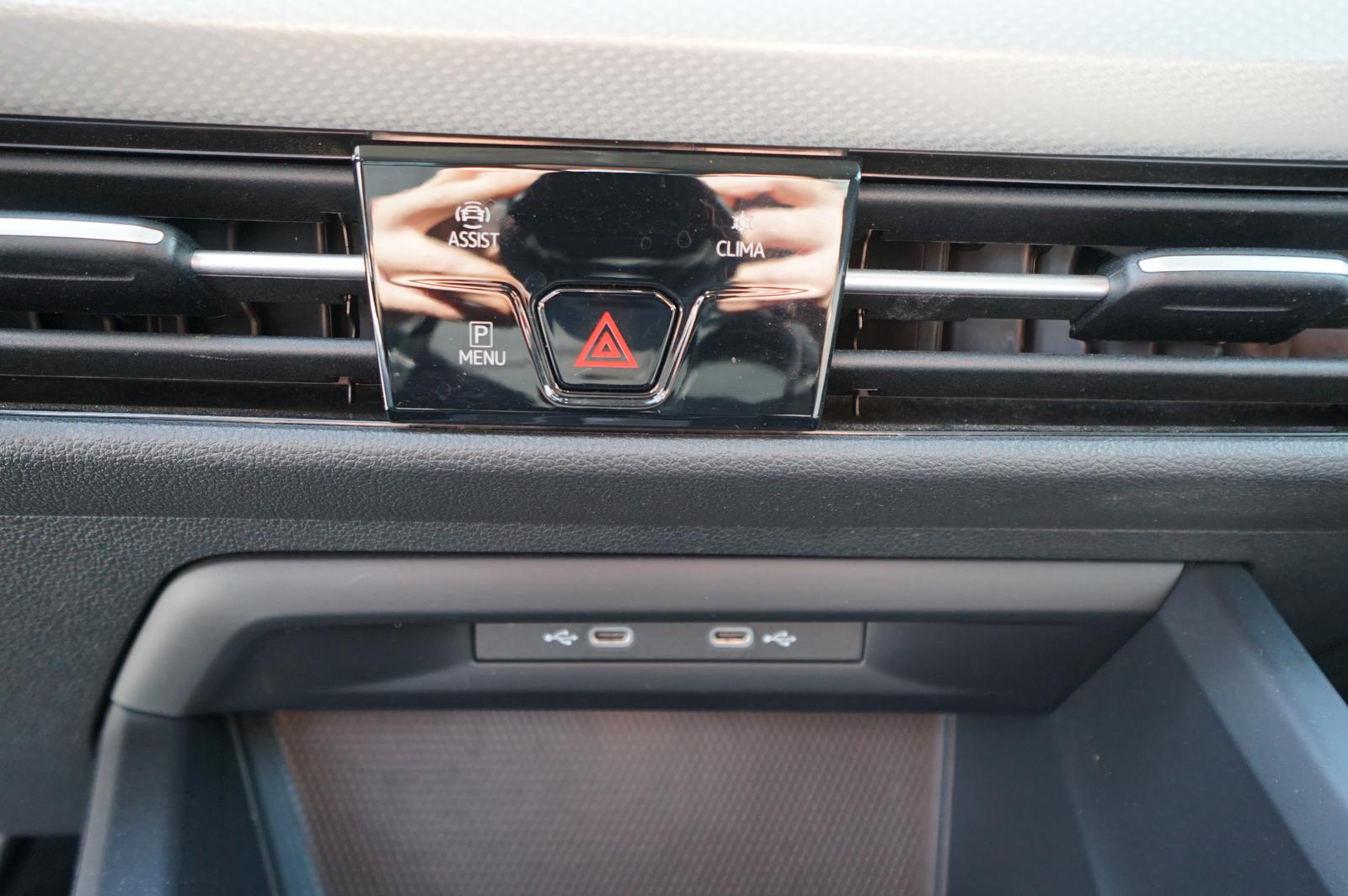 Volkswagen Golf VIII 1.0 eTSI Move DSG CarPlay ACC LED, миниатюра 18