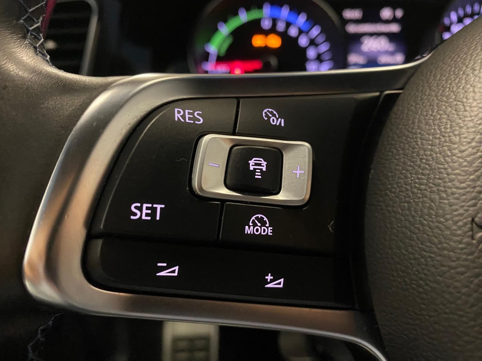Fahrzeugabbildung Volkswagen Golf VII 1.4 PLUG-IN HYBRID GTE+AHK+MATRIX+ACC