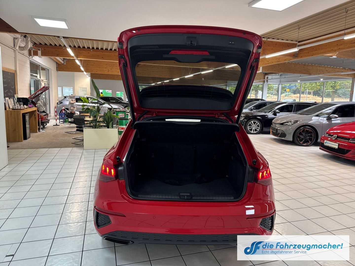 Fahrzeugabbildung Audi A3 Sportback 40 TFSI quattro S line El. Panodach