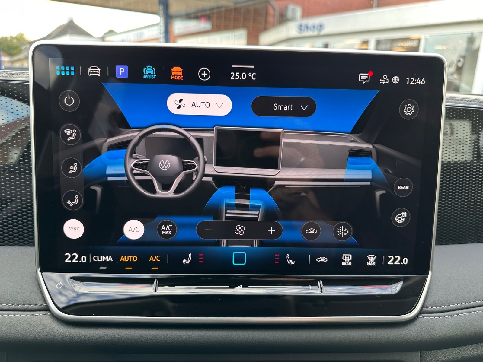 Fahrzeugabbildung Volkswagen Tiguan 1.5 eTSI Life DSG AHK/360°/APP/ACC/Keyles