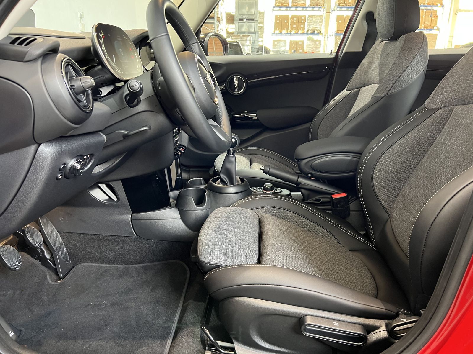 Fahrzeugabbildung MINI Cooper |Head-Up Display |Rückfahrkamera |Sitzhei