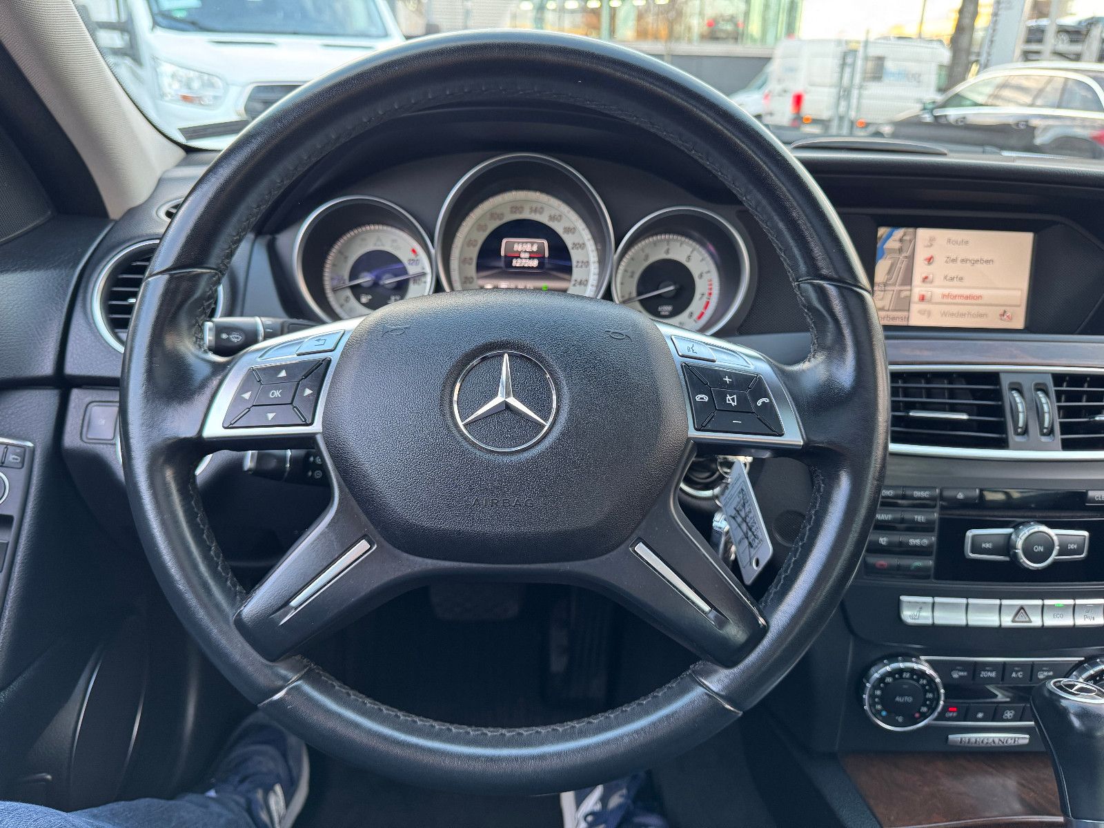 Fahrzeugabbildung Mercedes-Benz C 200 BE 7GT ELEGANCE NAVI ILS AHK SPORT 18 ALU