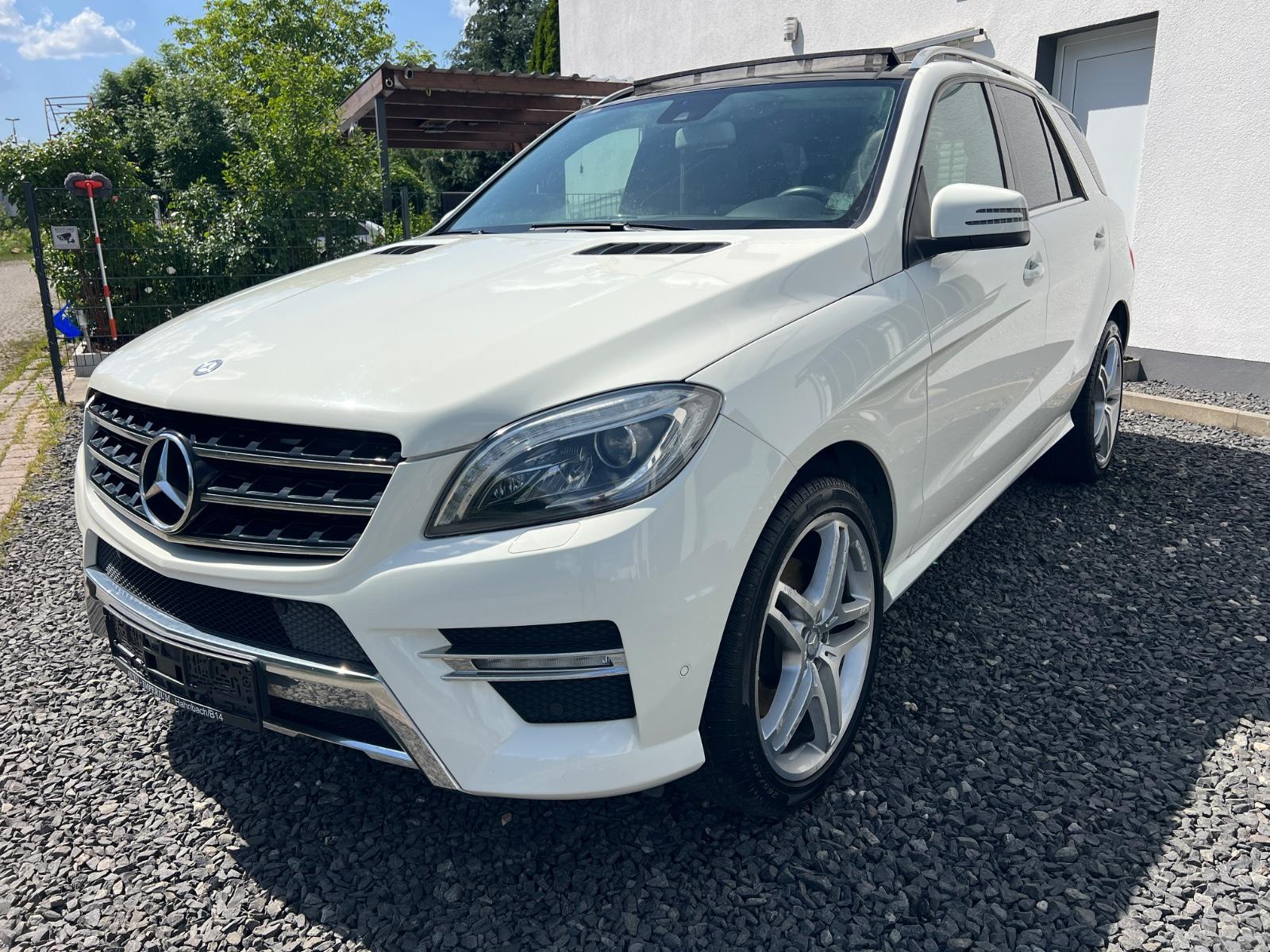 Mercedes-Benz ML 350 BlueTEC 4MATIC/AMG/Panorama/Kamera/El Kl