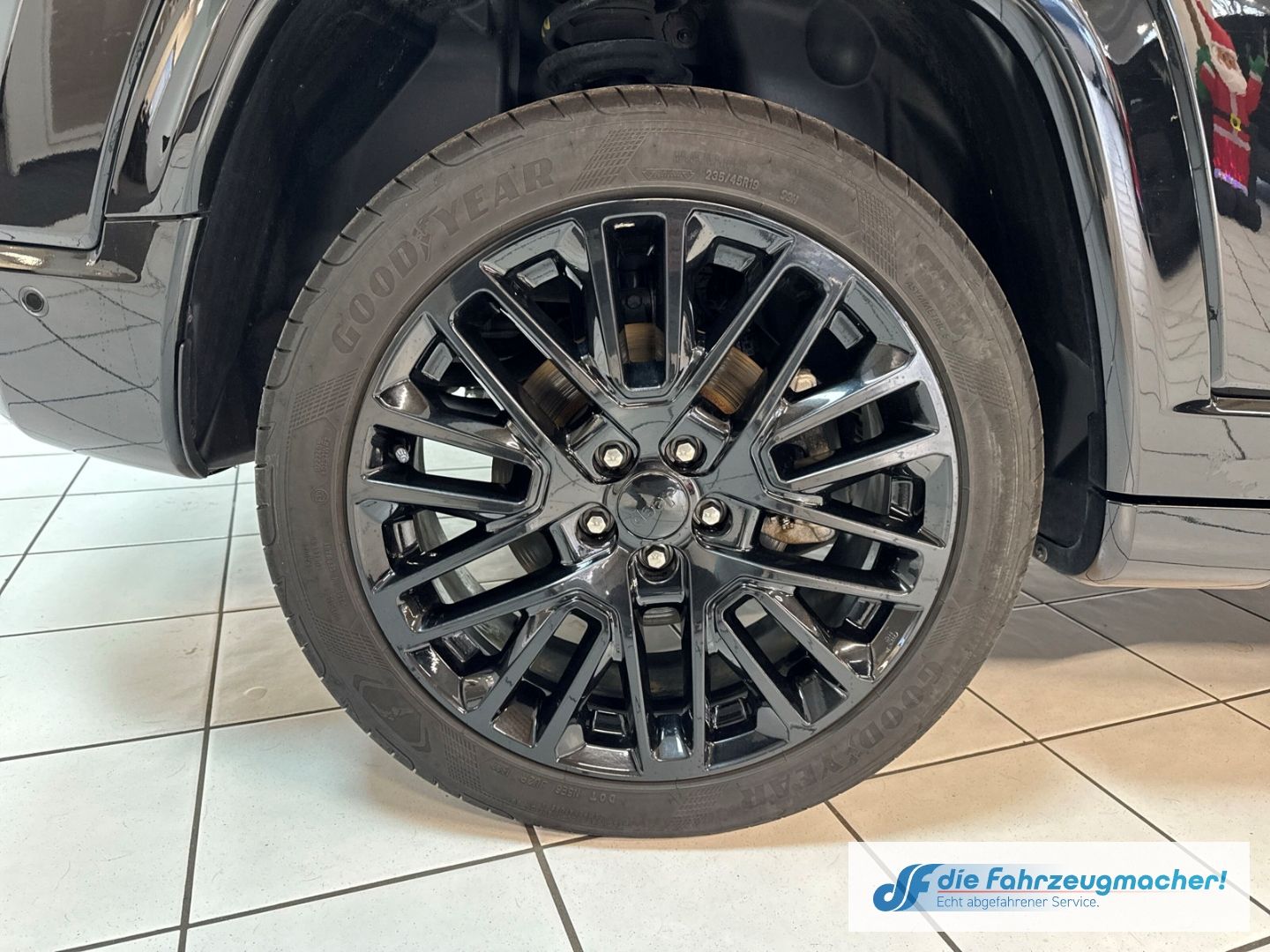 Fahrzeugabbildung Jeep Compass S Plug-In Hybrid 4WD Navi Soundsystem 36