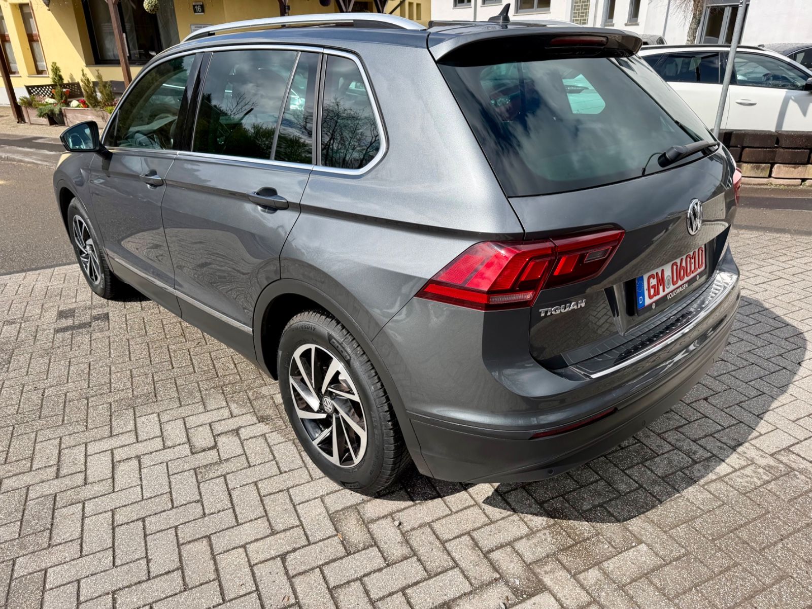 Volkswagen Tiguan ComfortlineLedNaviAccE-KlappeGarantieTop foto 9