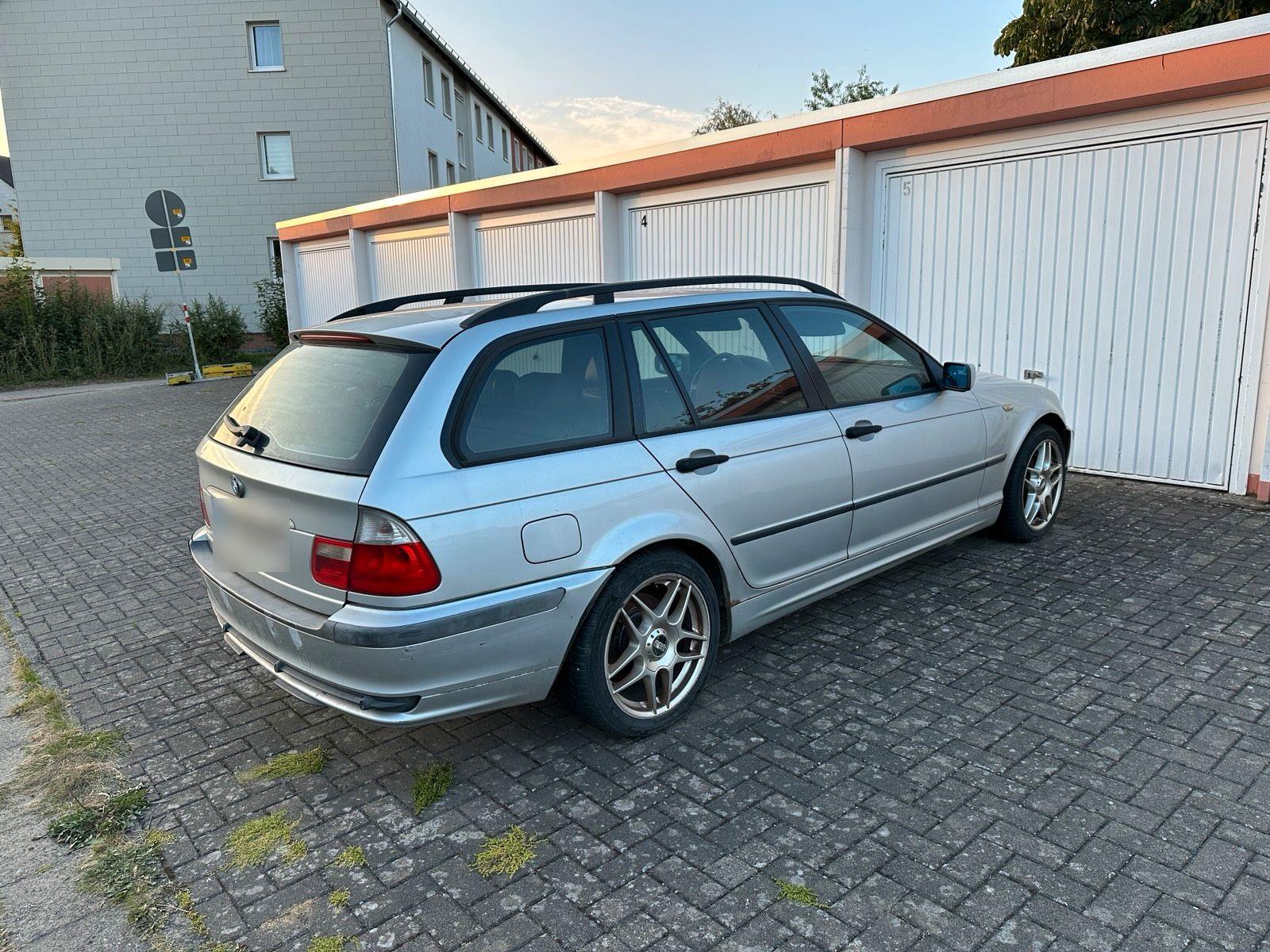 BMW 320 2005 — interior