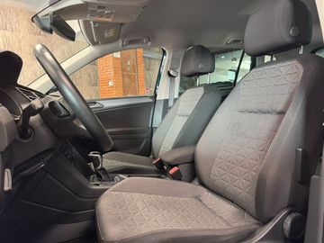Volkswagen Tiguan - 8