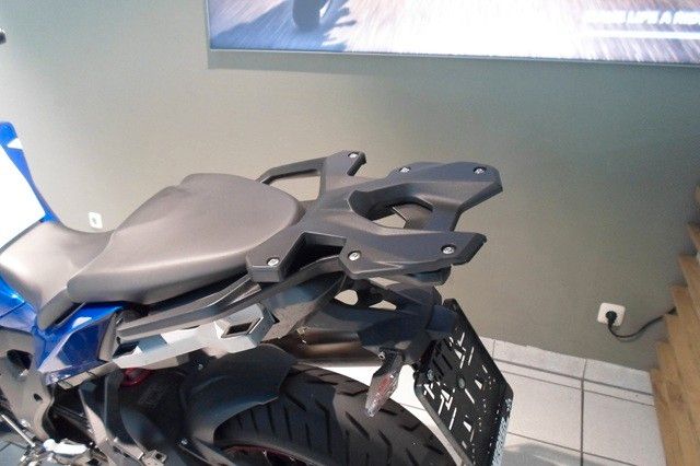 Fahrzeugabbildung BMW S1000XR mit Tourenkoffer