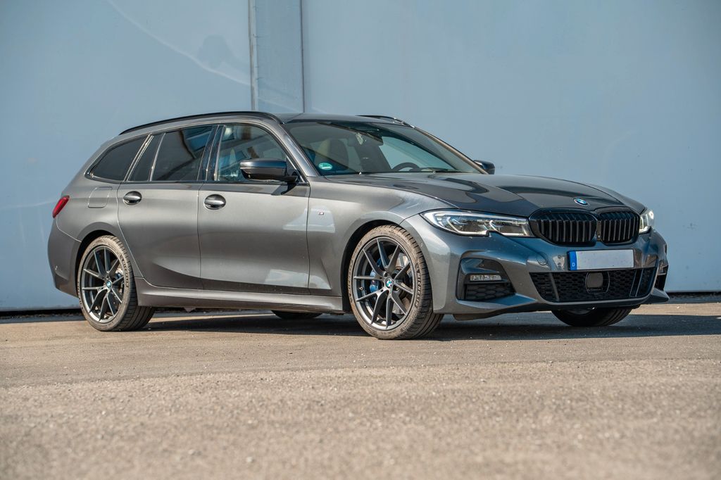 Image of BMW 330