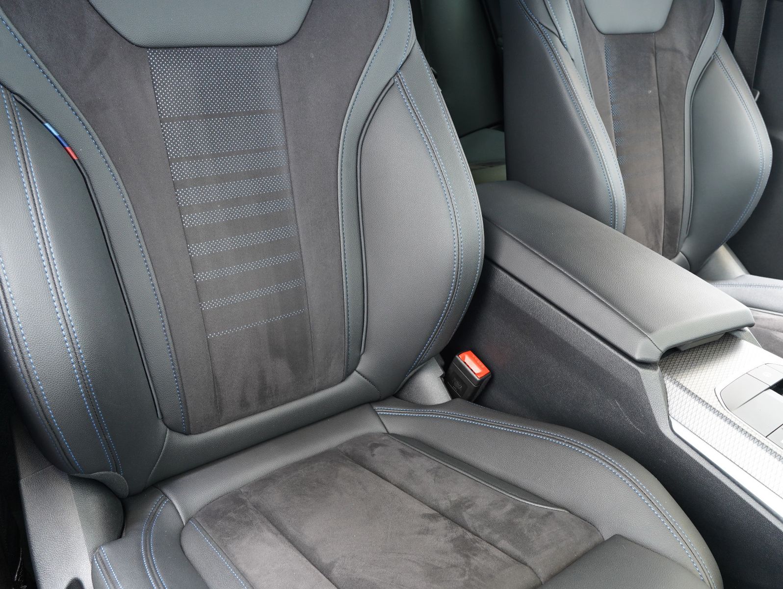 Fahrzeugabbildung BMW 320 e Touring M Sport FACELIFT/WIDESCREEN/HEADUP