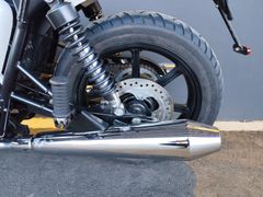 TRIUMPH Bonneville Thruxton Umbau +++ HIGHSIDER + RIZOMA